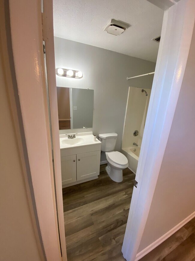 Building Photo - San Vincente