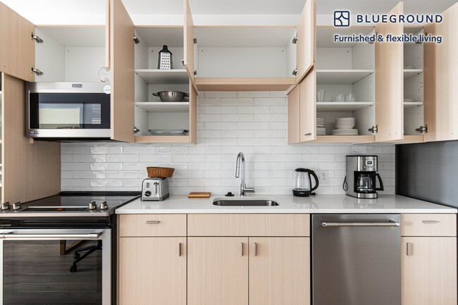 Building Photo - 2121 1st St