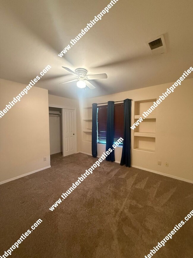 Building Photo - 3 Bedrooms, 2 baths with Valley views in N...