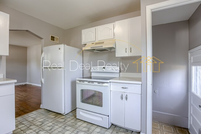 Building Photo - 3345 N 36th Ave