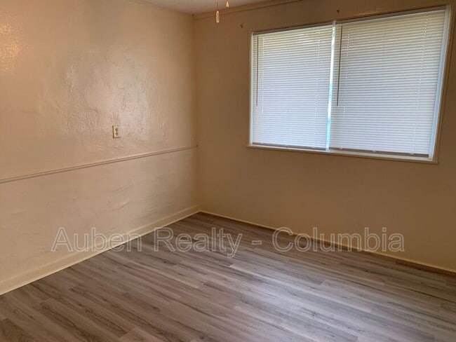 Building Photo - 1614 Oak St