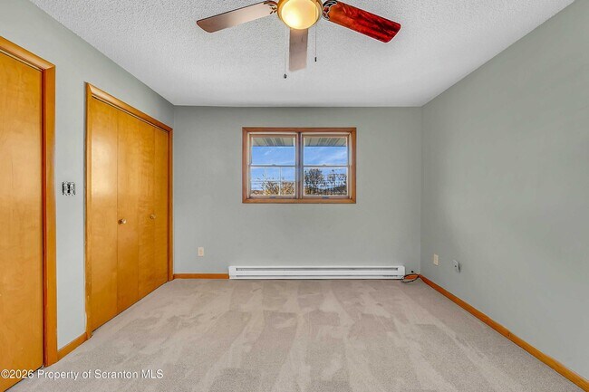 Building Photo - 809 Moosic Rd