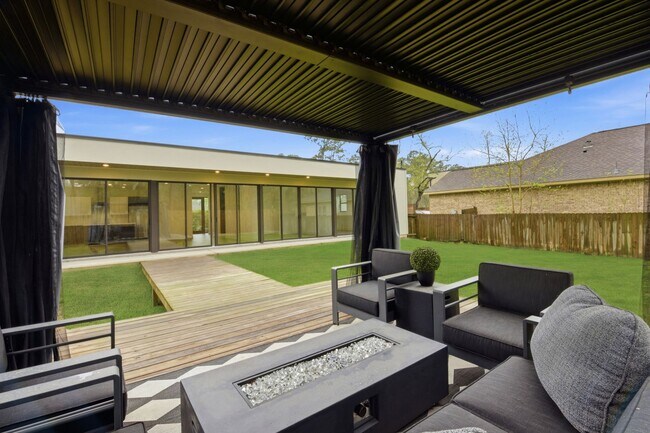 Building Photo - 1530 Primrose St