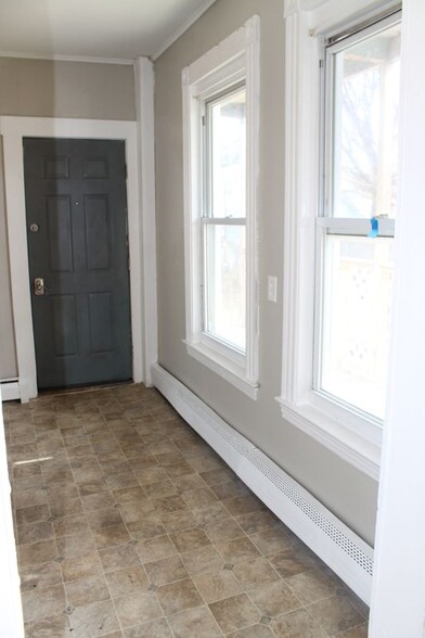 Building Photo - 20 Bellevue St