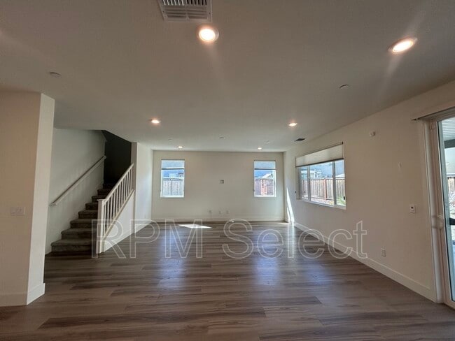 Building Photo - 5762 Caprice Ct