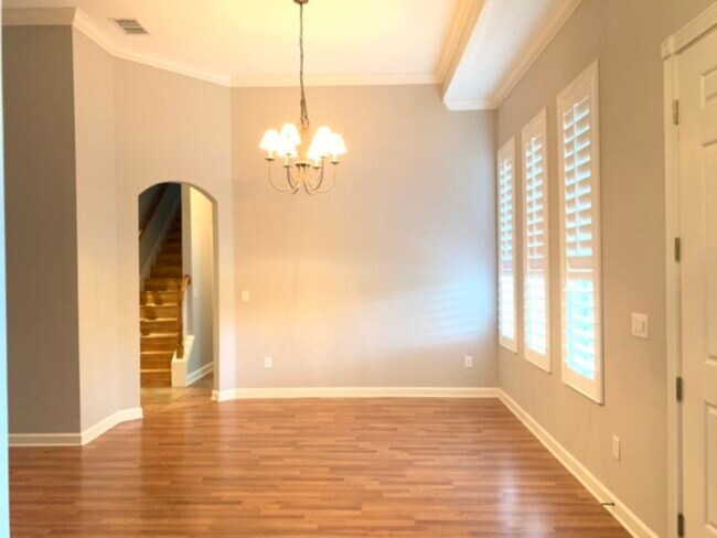 Building Photo - BEAUTIFUL SINGLE FAMILY HOME IN GATED COMM...