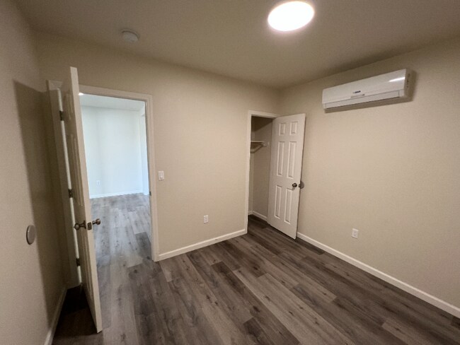 Building Photo - 942 N Van Ness Ave