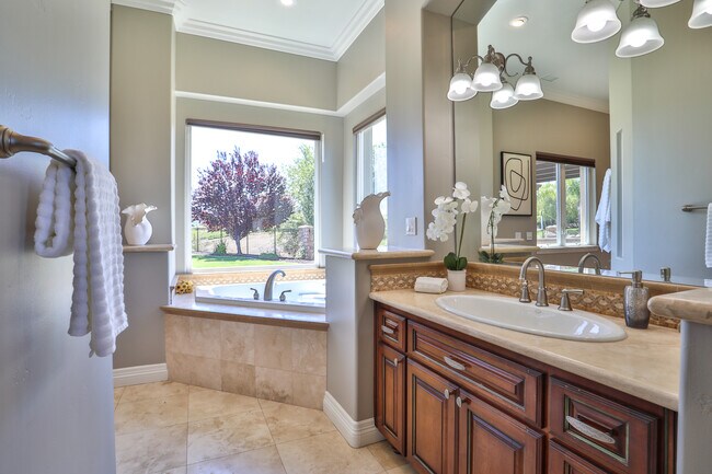 Building Photo - 39520 Colleen Way