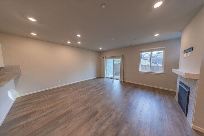 Building Photo - 2333 S Brookside Pl