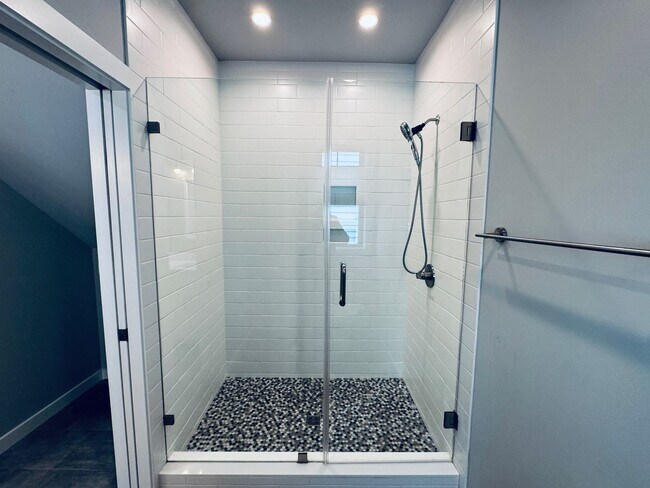 Building Photo - West AVL - Spacious, Beautiful Modern Home