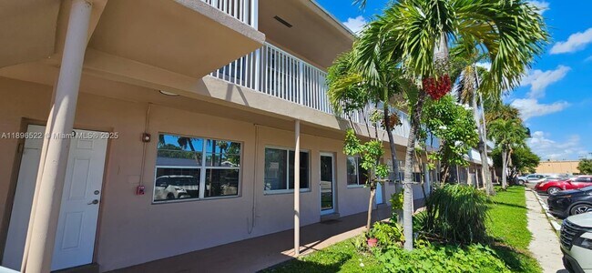 Building Photo - 230 SW 11th Ave