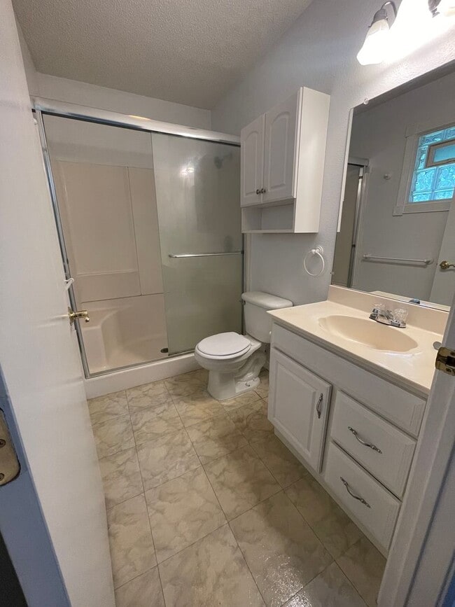 Building Photo - NEW ON MARKET