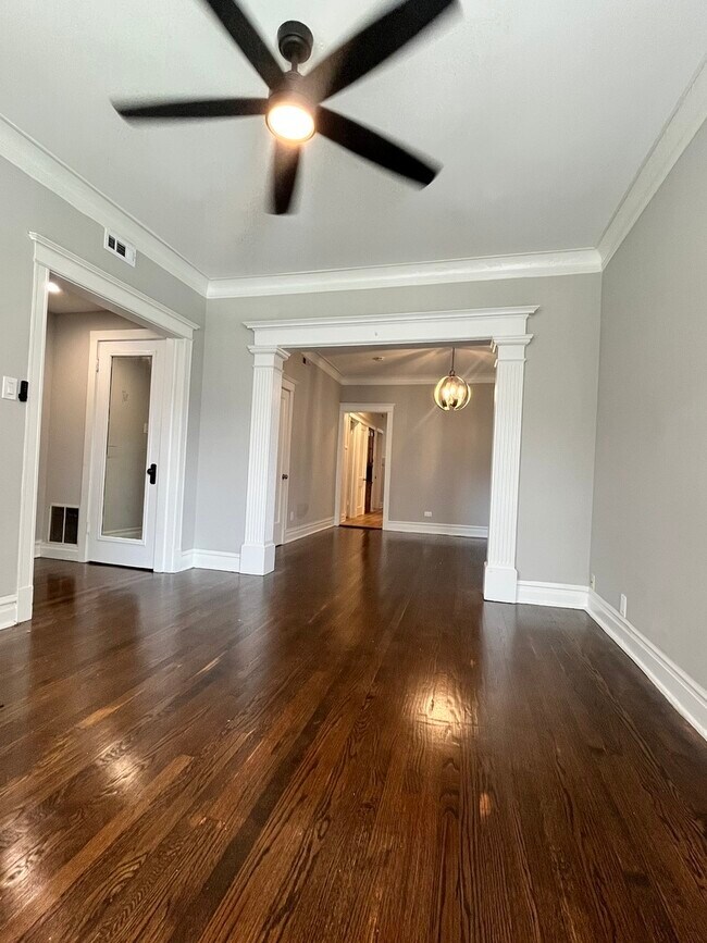 Building Photo - 7421 S Eberhart Ave