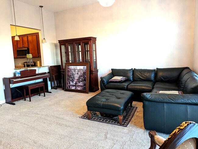 Building Photo - The Easy Life at City Center