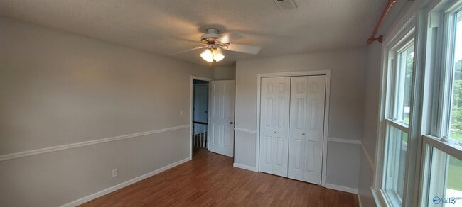 Building Photo - 13031 Camelot Dr SE