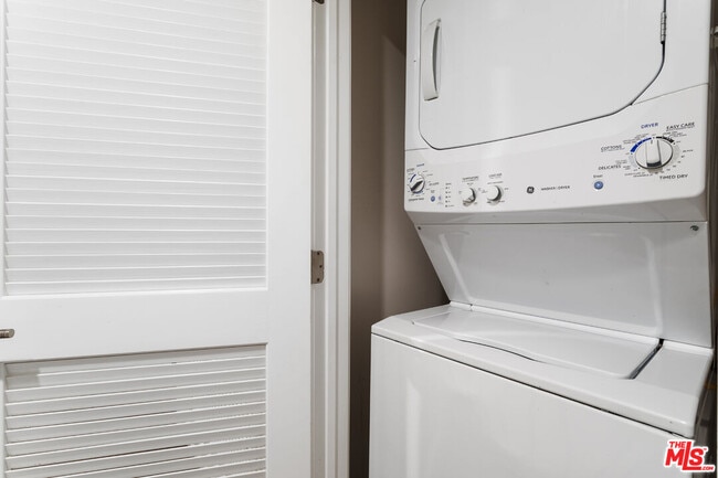 Building Photo - 2317 Scarff St