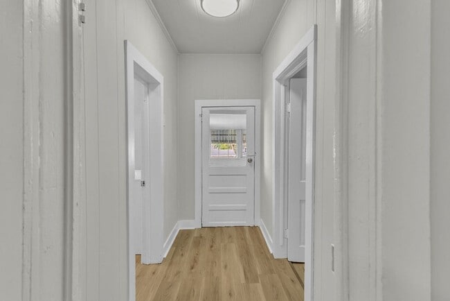 Building Photo - Bright & Updated 3-Bedroom Home Near Local Schools