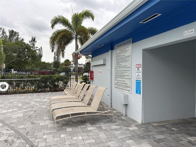 Building Photo - 149 Westbury E