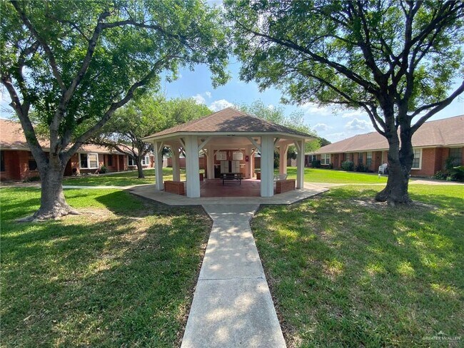 Building Photo - 15 E La Vista Ave