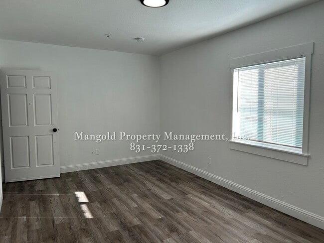 Building Photo - Spacious 3-Bedroom 2-Bath Home  with Fireplace, Fenced Yard, and Attached Garage