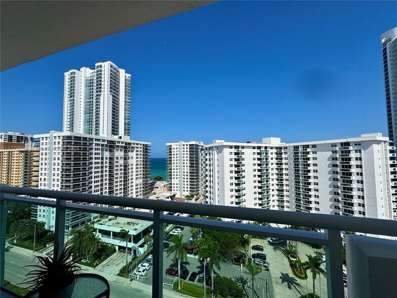 Building Photo - 3000 S Ocean Dr