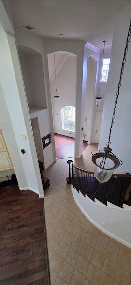 Building Photo - 1001 Llano Trce