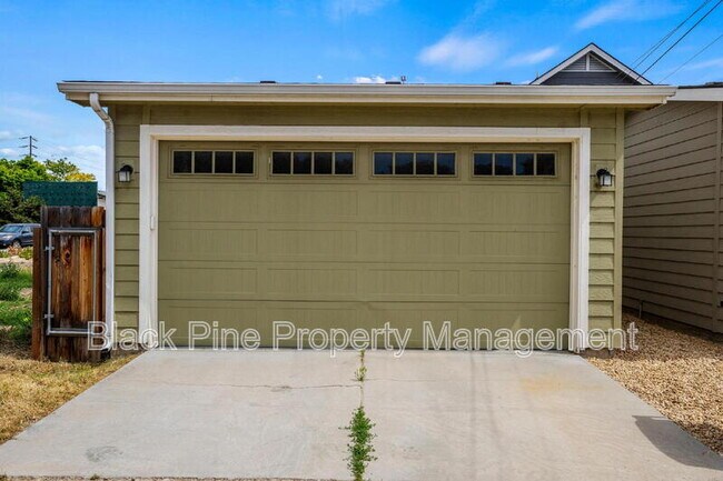 Building Photo - 909 N 31st St