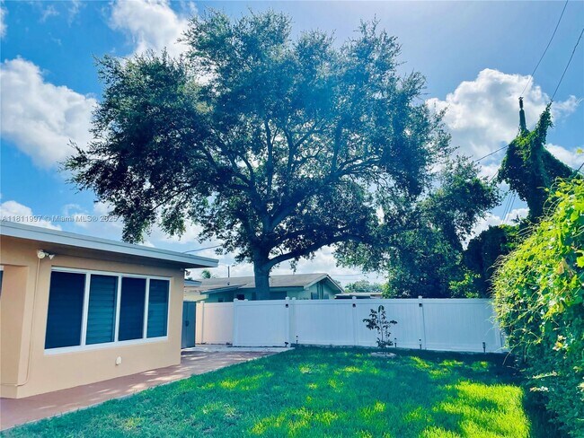 Building Photo - 8520 NW 15th St
