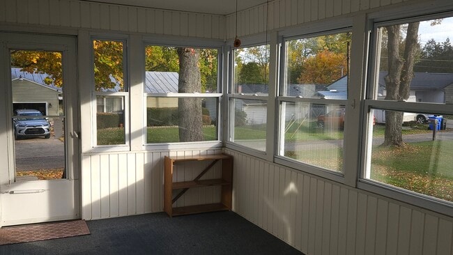 Building Photo - 209 Maple Ct