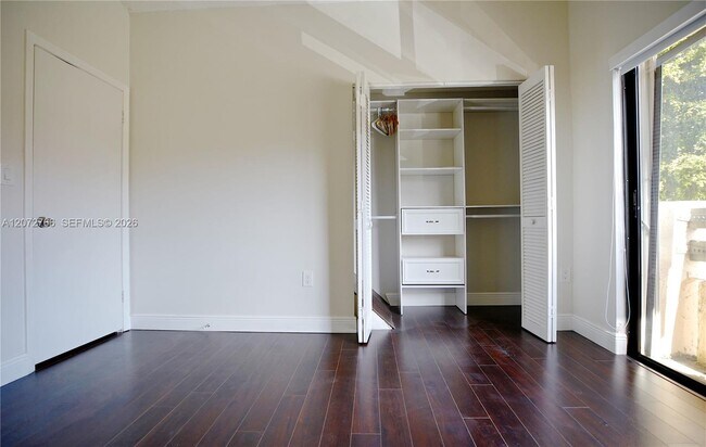 Building Photo - 10196 SW 77th Ct