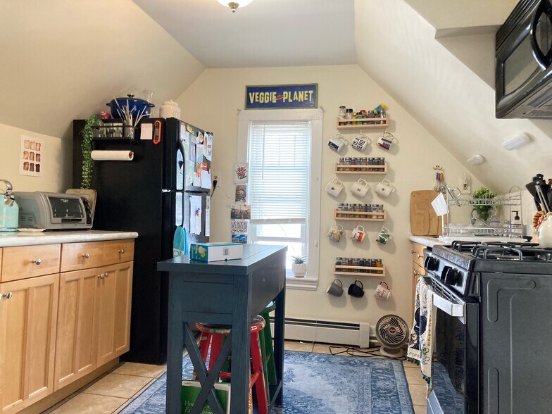 Building Photo - 386 Highland Ave