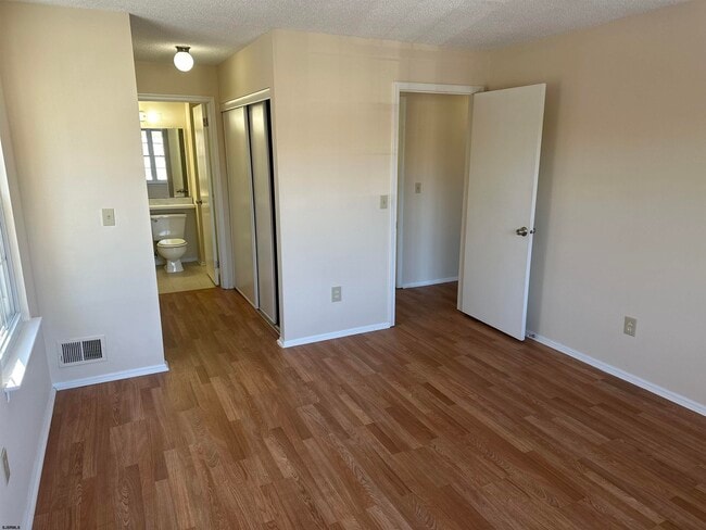 Building Photo - 203 Colonial Ct