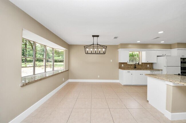 Building Photo - 11811 Campos Dr
