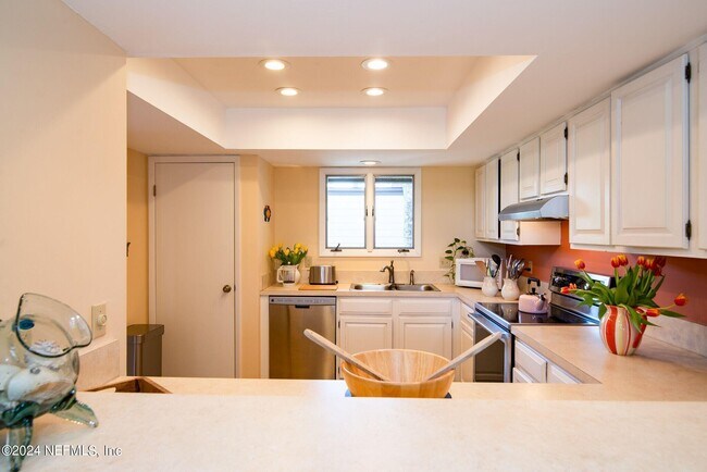 Building Photo - 515 Quail Pointe Ln