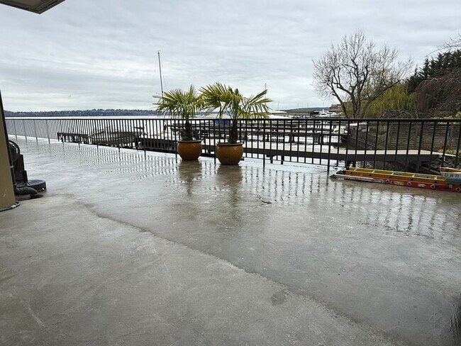 Building Photo - 2bd/1.5ba Kirkland Condo