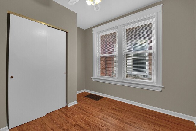 Building Photo - Showtime in Tower Grove South