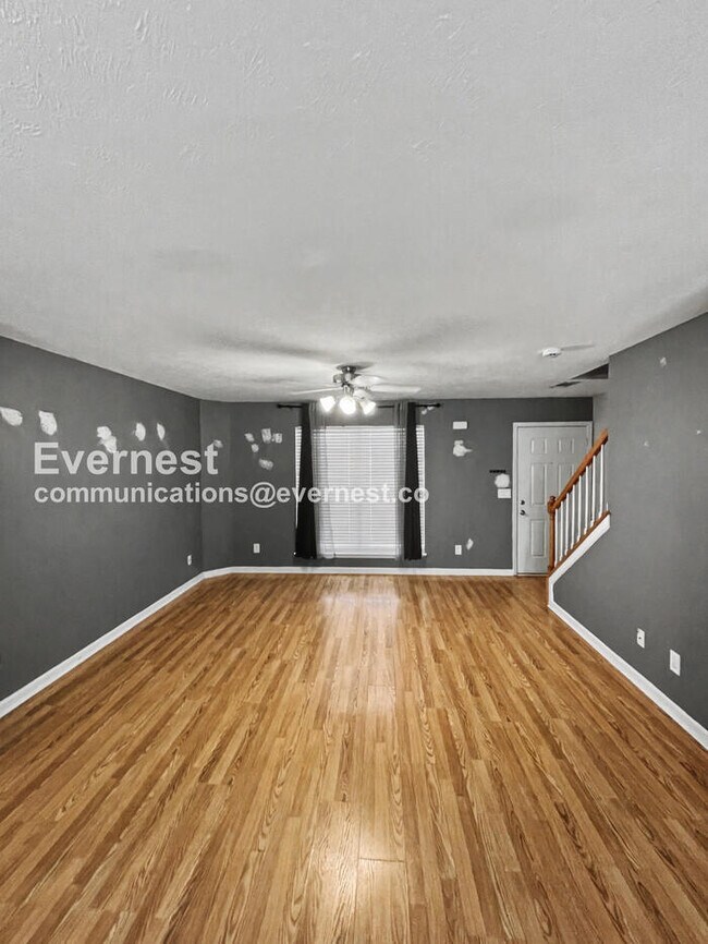 Building Photo - 142 Oak Valley Cir