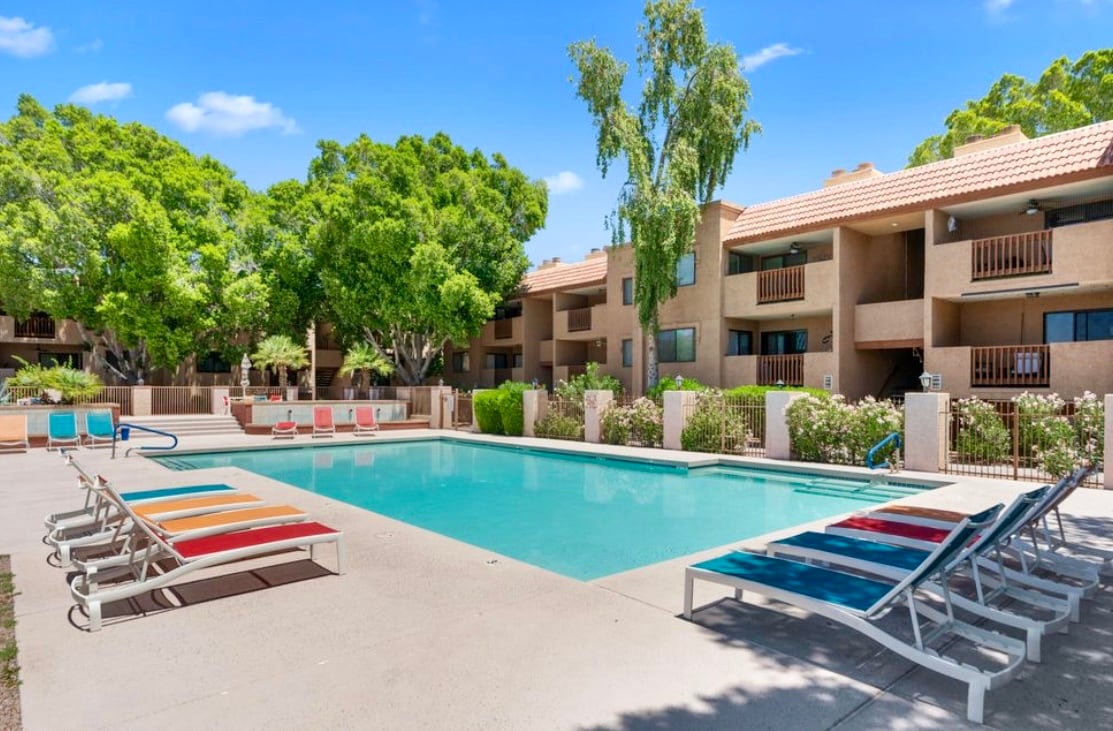 Heated pool - 3031 N Civic Center Plz