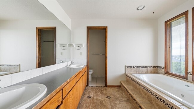 Building Photo - Spacious 4-Level Home with Panoramic Views for Lease – Hills West, South Richland – $2,800/mo