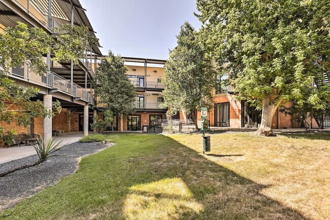 Building Photo - 2525 S Lamar Blvd