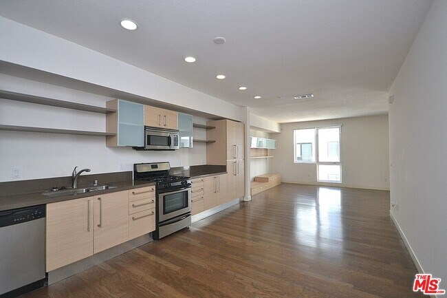 Building Photo - 1234 Wilshire Blvd