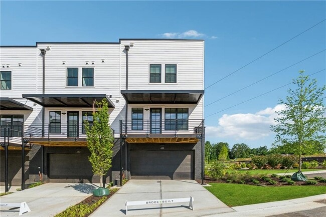 Building Photo - 428 Meadows Ln