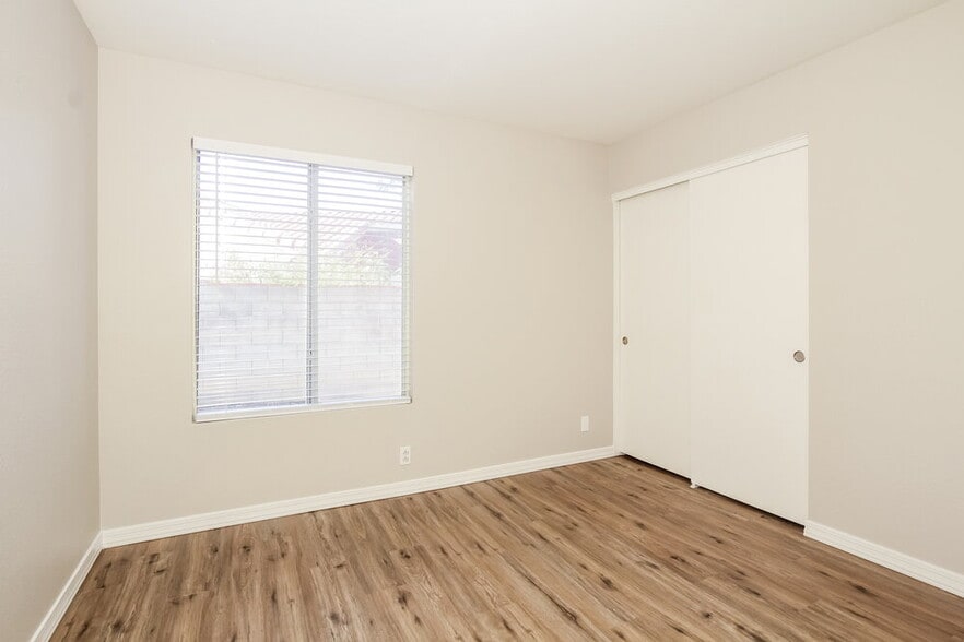 Building Photo - 9243 W St John Rd