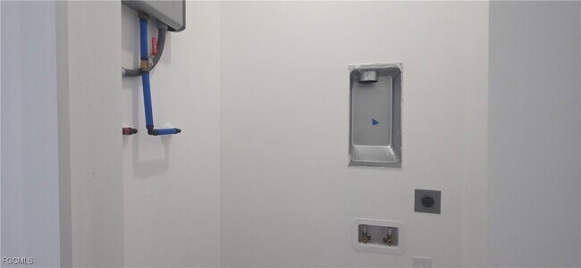 Building Photo - 925 Chenault St