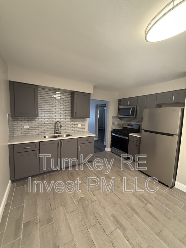 Building Photo - 14421 S Ravinia Ave