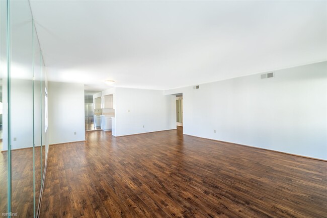 Building Photo - 2 br, 2 bath Condo - 1229 East Wilson Aven...