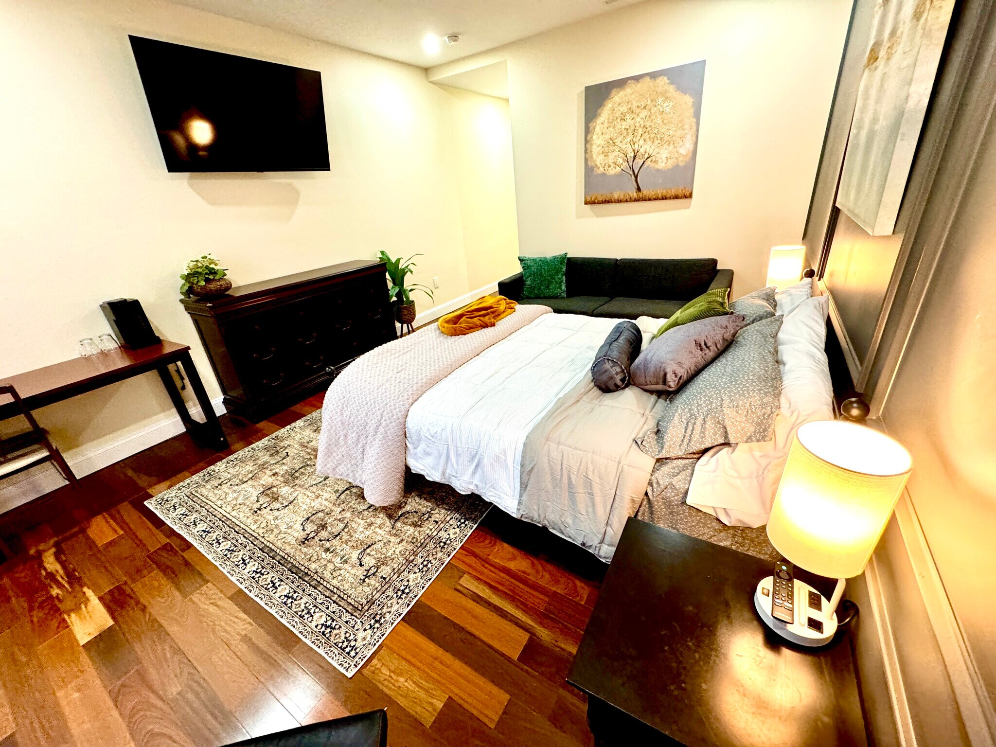 Building Photo - 1906 Madison Ave