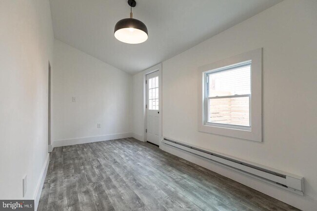 Building Photo - 2434 E Dauphin St
