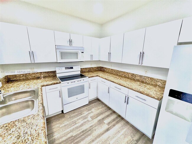 Building Photo - 2933 SE 2nd Dr