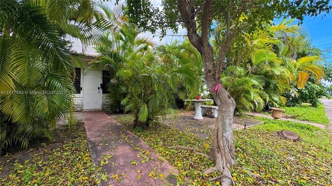 Building Photo - 2243 Calais Dr